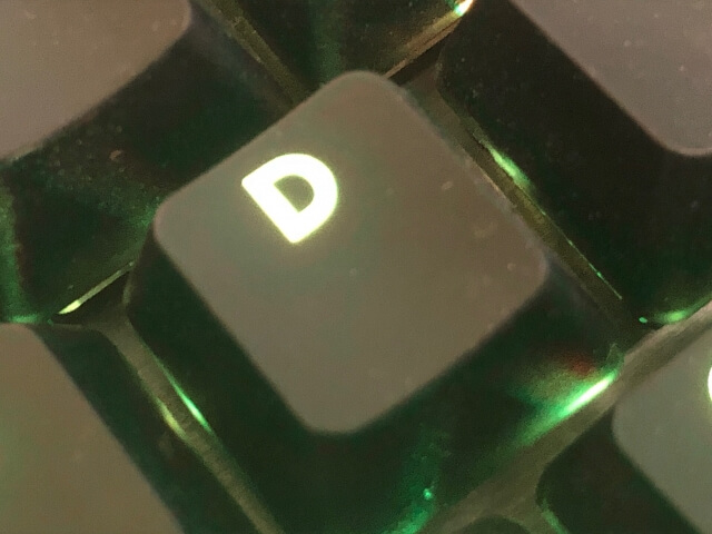 キーボードのDが緑に光っている