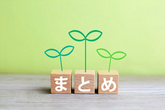 芽が生えたまとめの木製ブロック