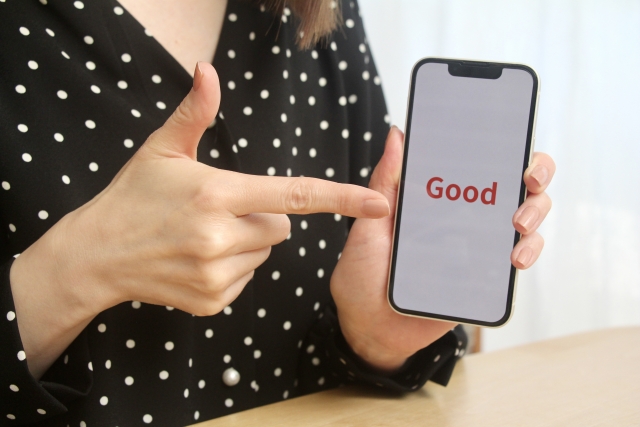 スマホにGOODの文字