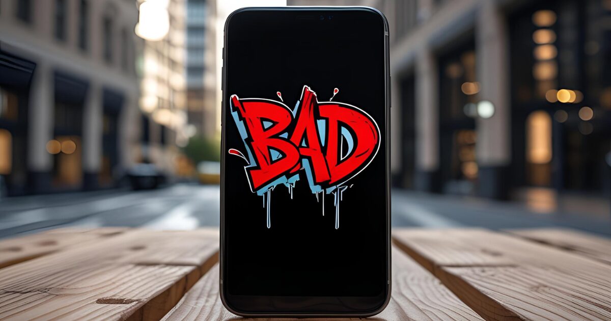 BADと書かれたスマホ